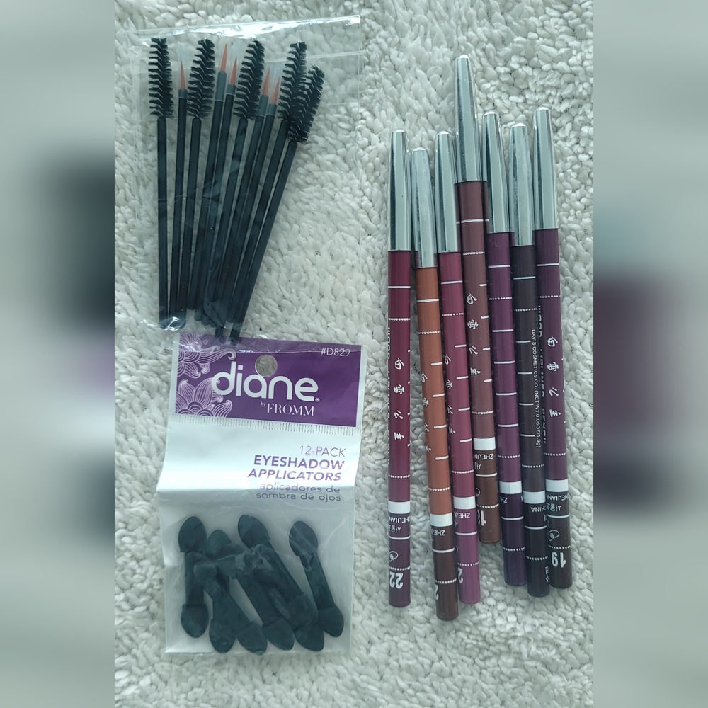 Eyeshadow Applicators and Assorted Eyeliner Set